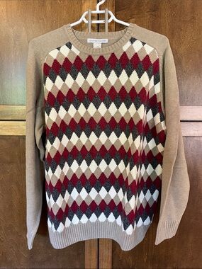 Geoffrey Beene Beige Argyle Crewneck Sweater with Red, Black & Cream Diamonds